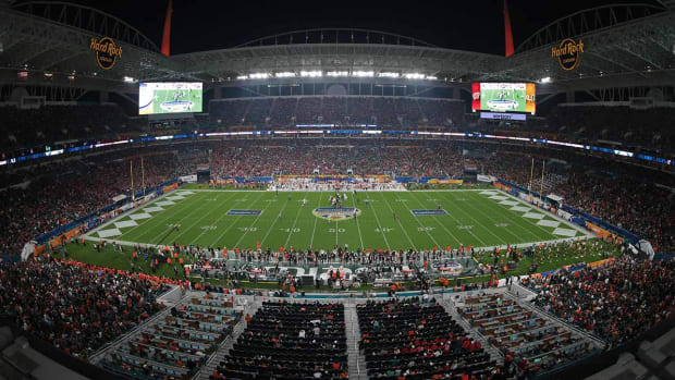 bowl-games-gift-guide-rankings-player-swag.jpg